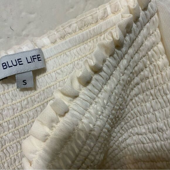 Blue Life off white elastic with puffed sleeves top size small - Picture 5 of 5